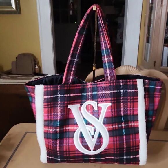 Victoria Secret red plaid holiday tote limited edition 2022 - Picture 1 of 6